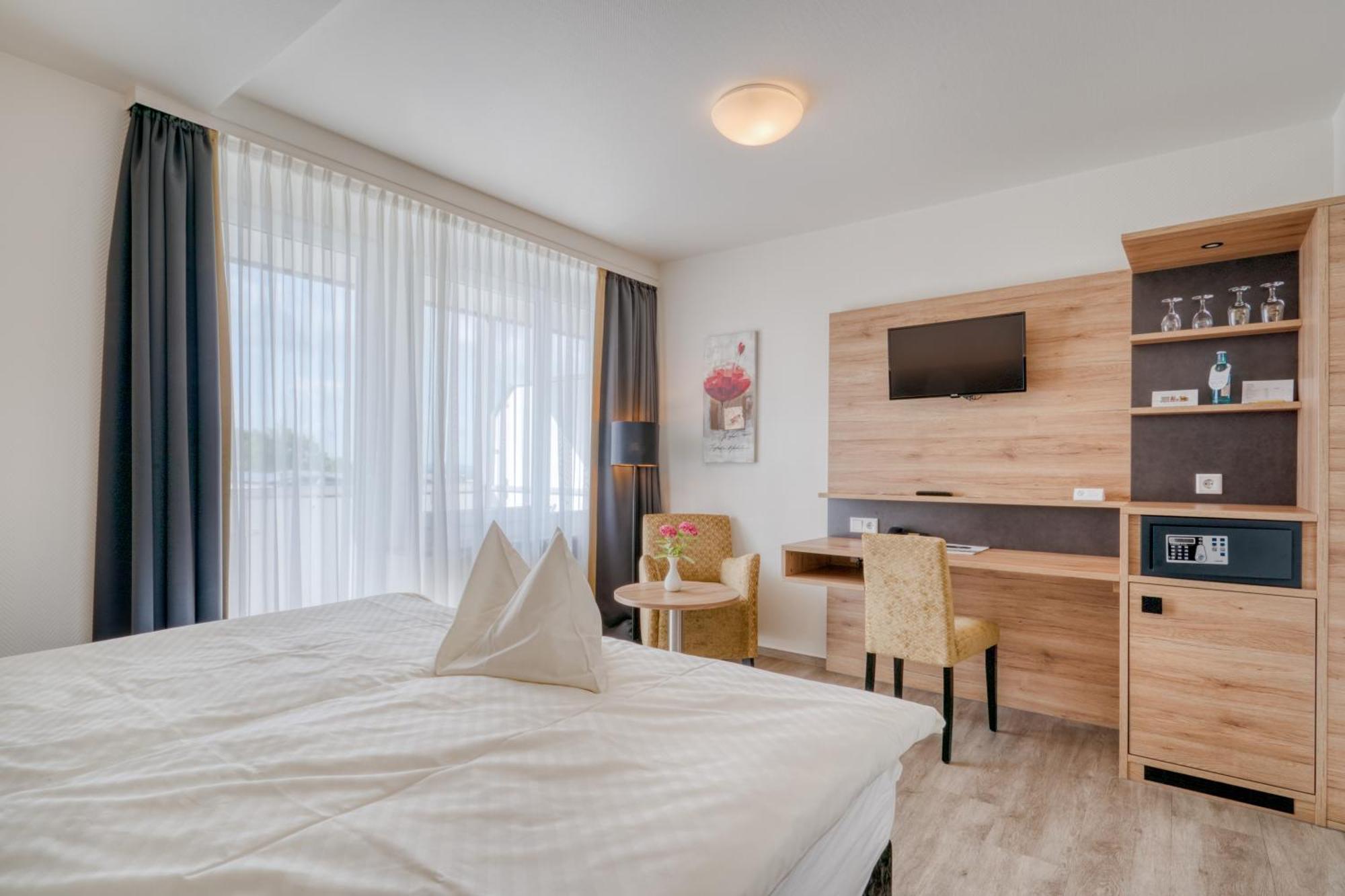 Hotel Wiehen-Therme Hullhorst Екстер'єр фото